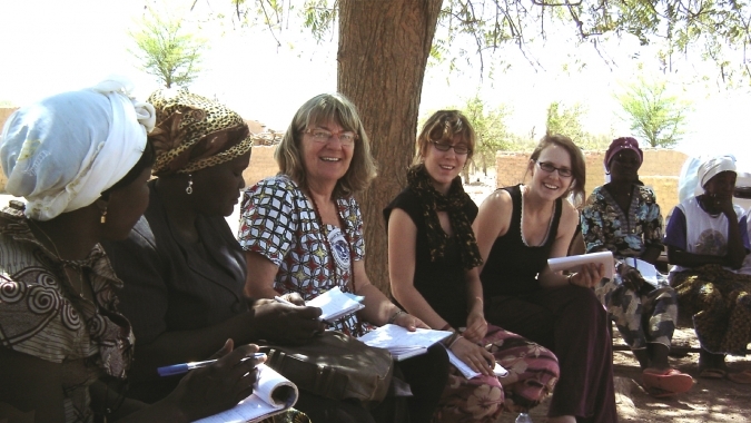 In Burkina Faso: Für Aufklärung von Jugendlichen und Erwachsenen und für die Überwindung der Genitalverstümmelung von Mädchen